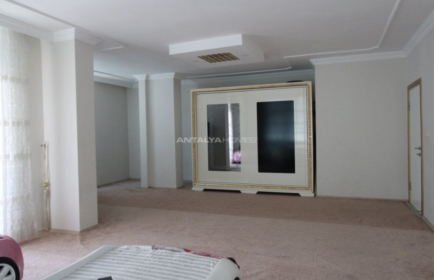 Spacious Duplex Apartment with Garden in Antalya Center 41