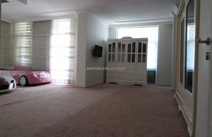 Spacious Duplex Apartment with Garden in Antalya Center 46