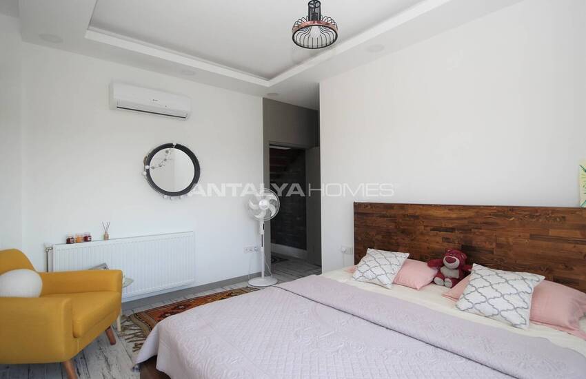Belek'te Modern Tasarımlı Müstakil Tripleks Villa 13