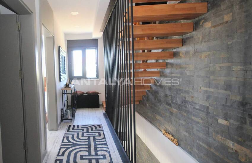 Belek'te Modern Tasarımlı Müstakil Tripleks Villa 23