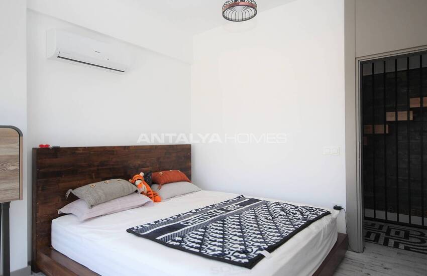 Belek'te Modern Tasarımlı Müstakil Tripleks Villa 16