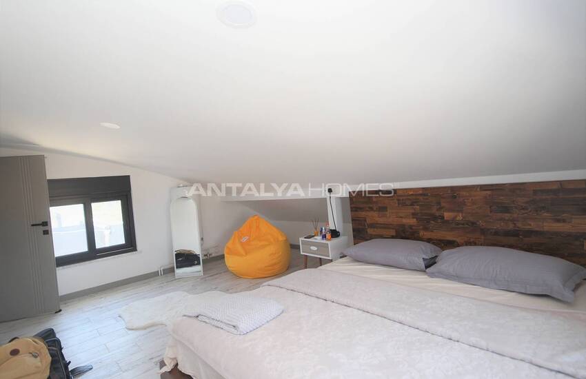 Belek'te Modern Tasarımlı Müstakil Tripleks Villa 19