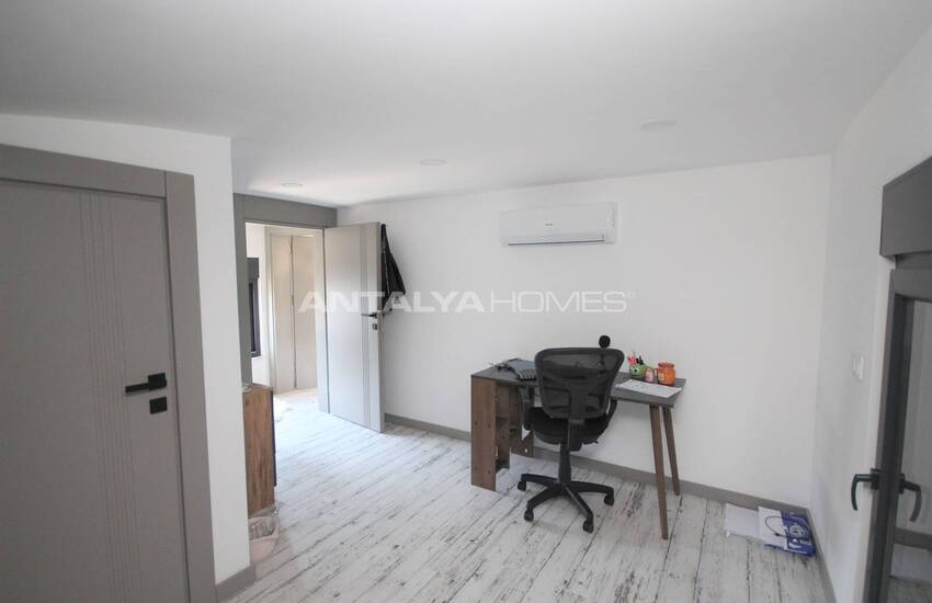 Belek'te Modern Tasarımlı Müstakil Tripleks Villa 22