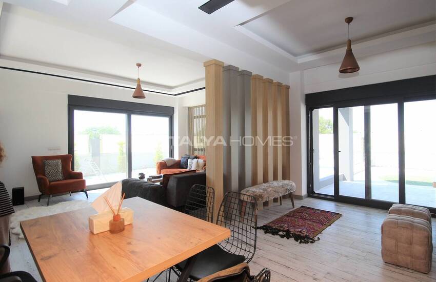 Belek'te Modern Tasarımlı Müstakil Tripleks Villa 8