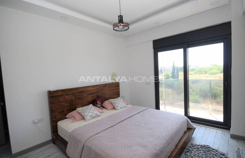 Belek'te Modern Tasarımlı Müstakil Tripleks Villa 14