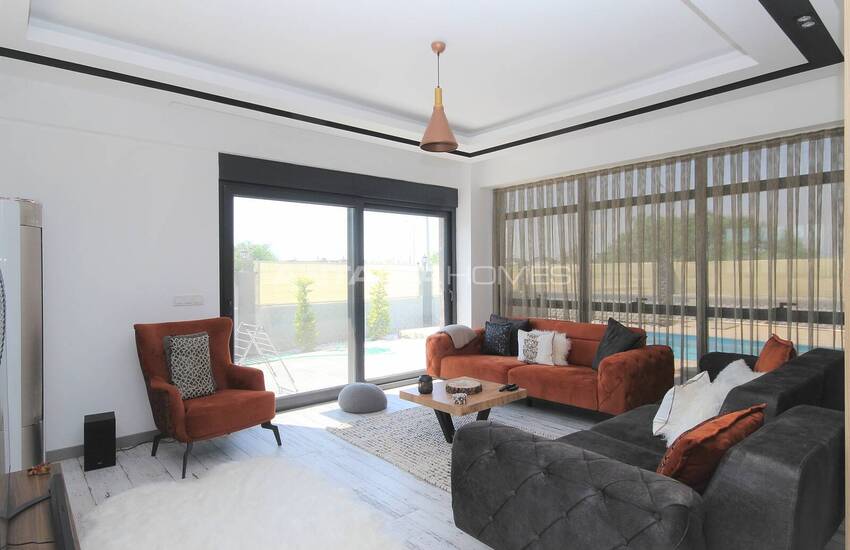 Belek'te Modern Tasarımlı Müstakil Tripleks Villa 6