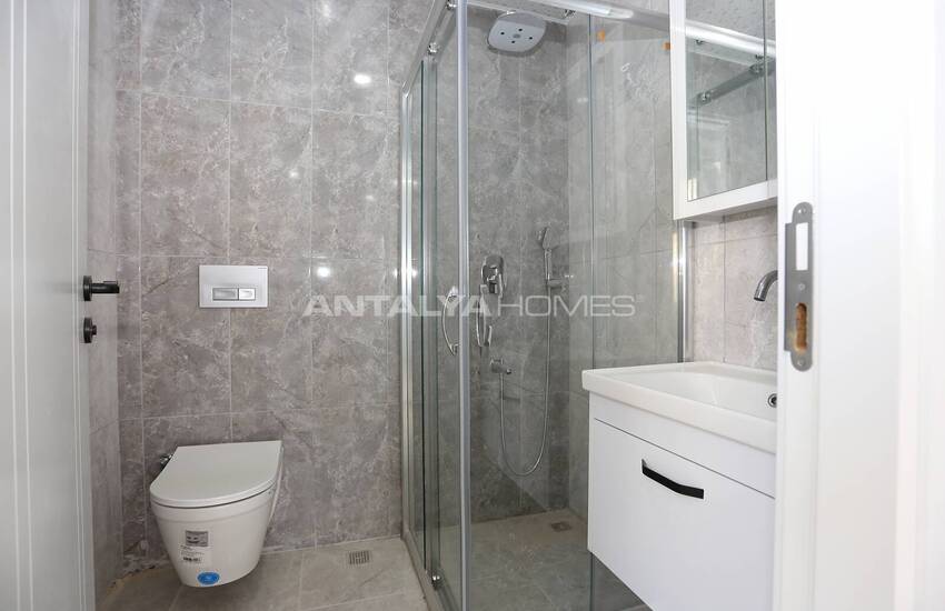 Muratpaşa Yenigün Mahallesi'nde Güvenlikli Sitede Daireler 16