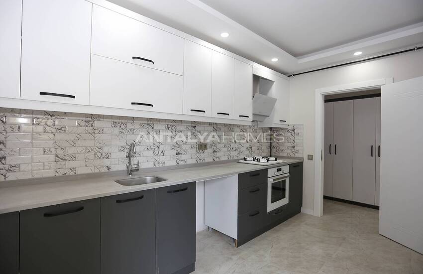 Muratpaşa Yenigün Mahallesi'nde Güvenlikli Sitede Daireler 19