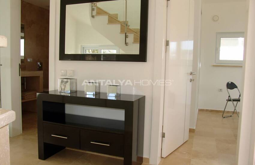 Well-located Luxurious House Rich in Social Activities 15