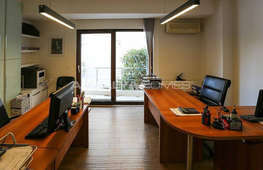 Well-maintained Turnkey Office in Antalya Lara District 9