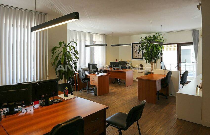 Well-maintained Turnkey Office in Antalya Lara District 8