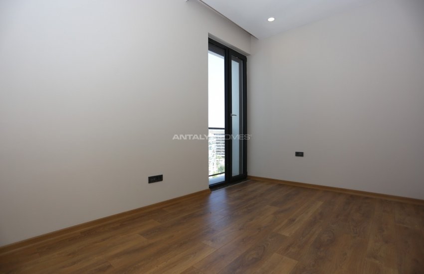 Spacious Apartments with Breathtaking Sea View in Konyaalti 32