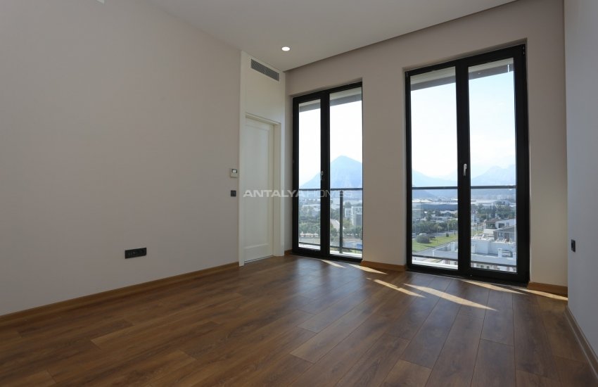 Spacious Apartments with Breathtaking Sea View in Konyaalti 36