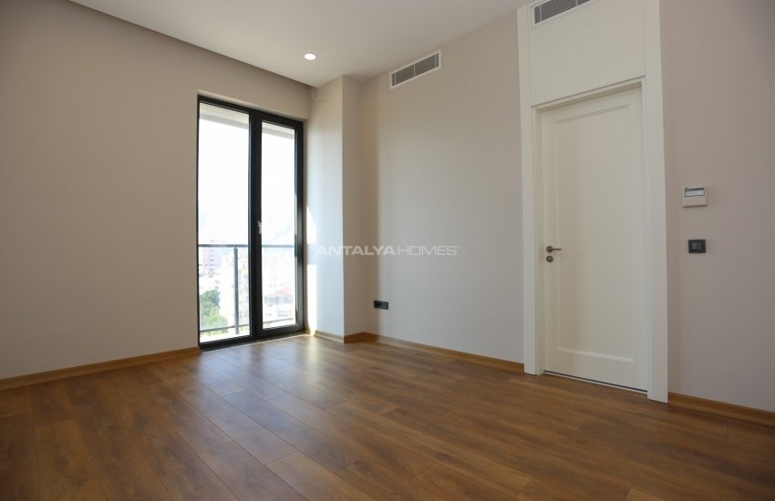 Spacious Apartments with Breathtaking Sea View in Konyaalti 39