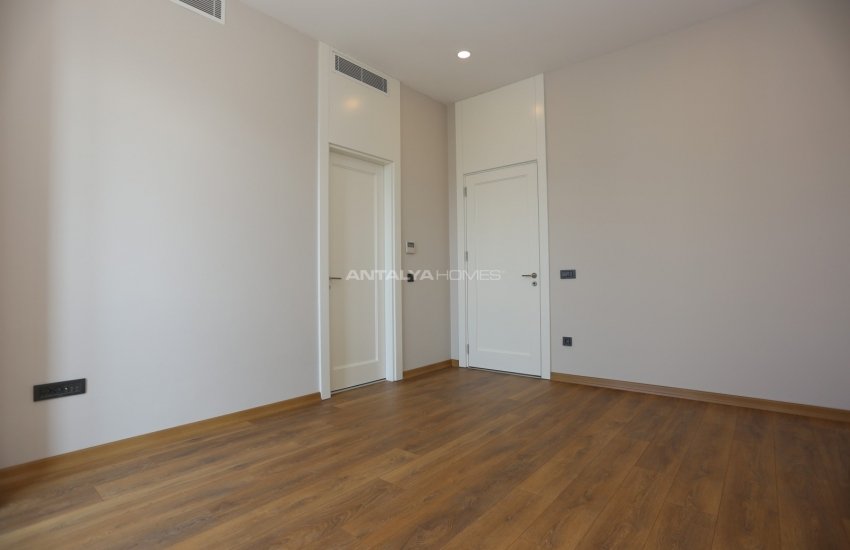 Spacious Apartments with Breathtaking Sea View in Konyaalti 40