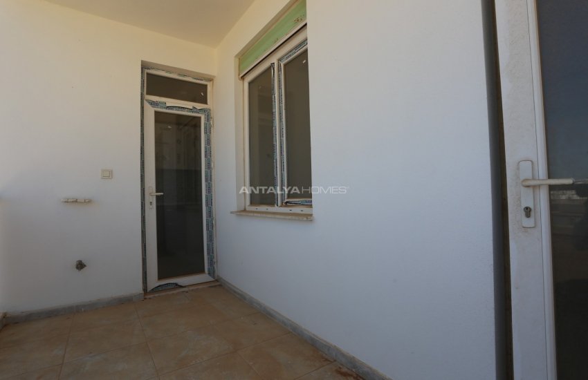 Key Ready 3+1 Apartments 1 Km From the Tram Station in Kepez 14