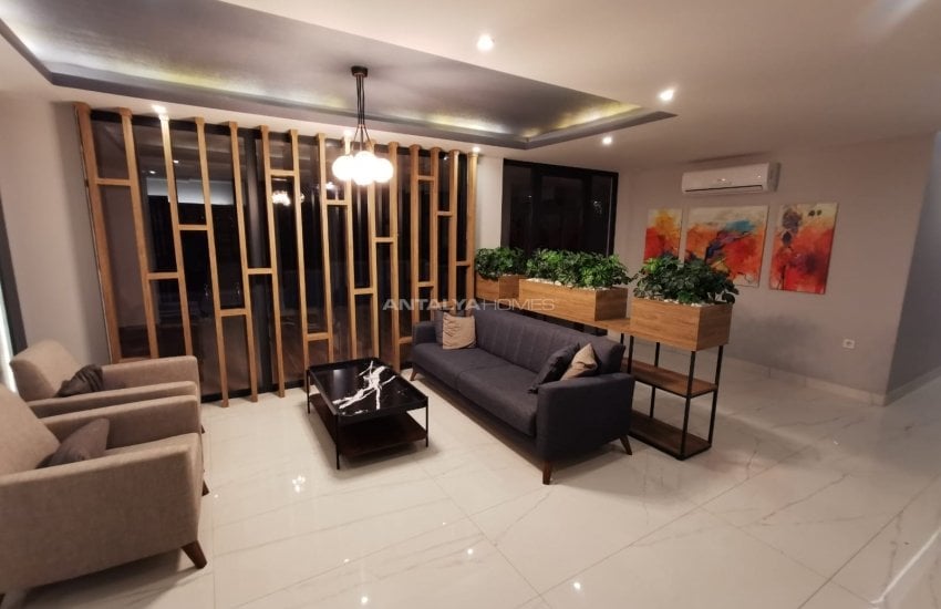 Centrally Located Apartment in a Complex in Alanya Carsi 8