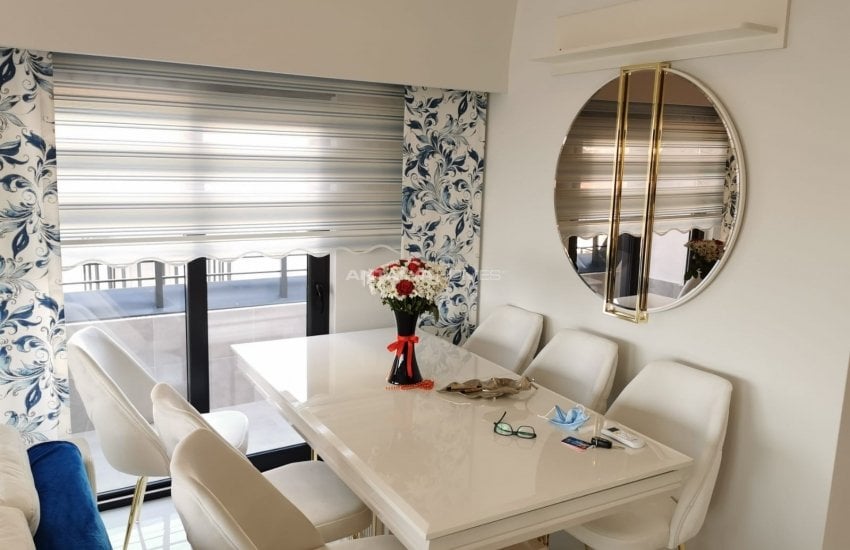 Centrally Located Apartment in a Complex in Alanya Carsi 7