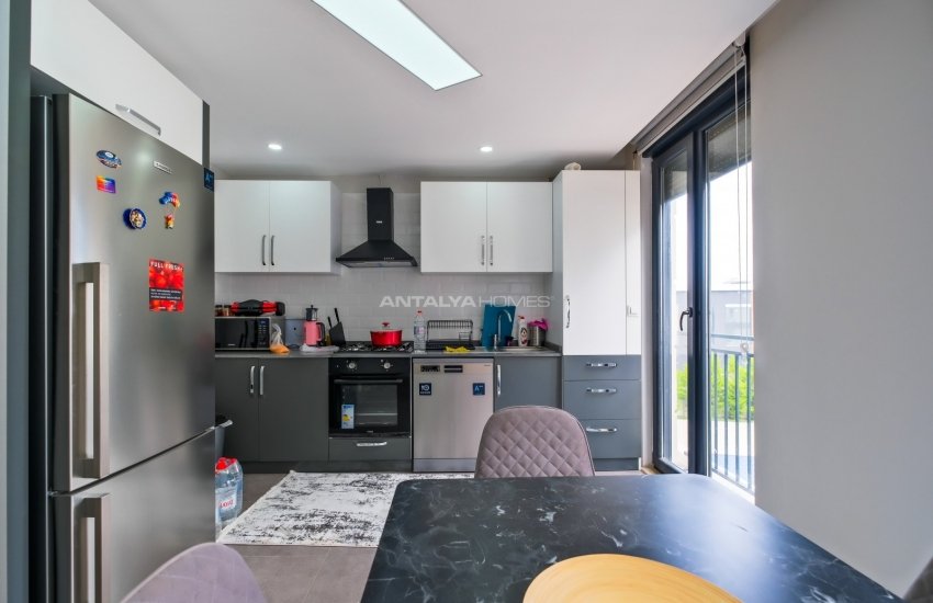 Properties in a Well-maintained Complex in Antalya Muratpasa 12