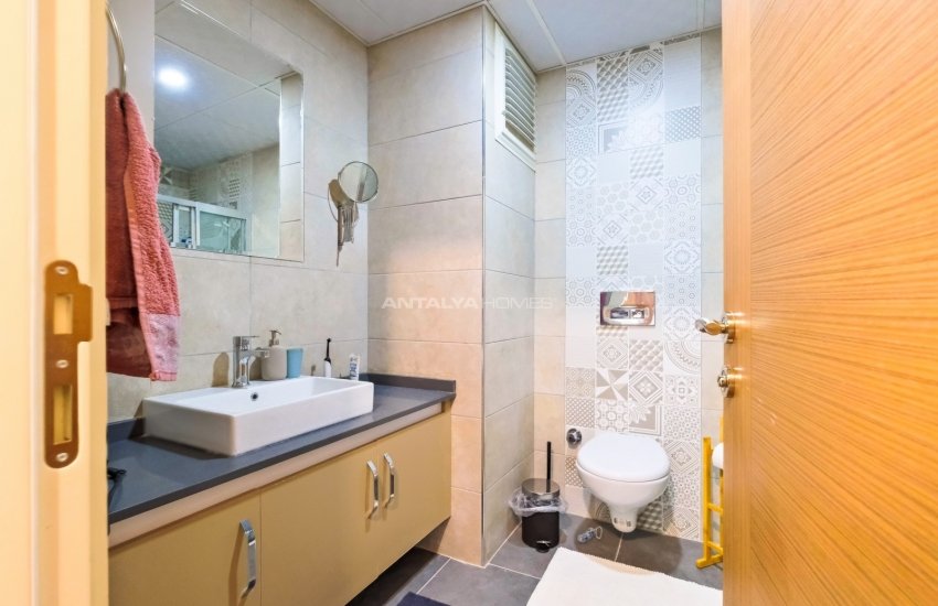 Properties in a Well-maintained Complex in Antalya Muratpasa 19