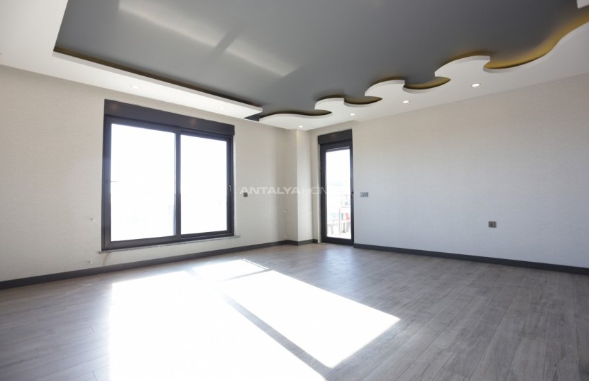 Panoramic View Chic Apartment in a Complex in Antalya Kepez 15