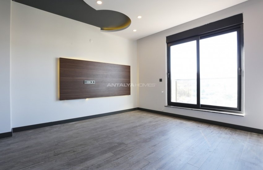 Panoramic View Chic Apartment in a Complex in Antalya Kepez 25