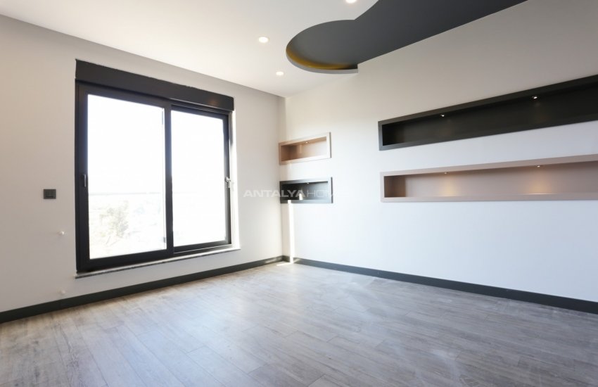 Panoramic View Chic Apartment in a Complex in Antalya Kepez 26