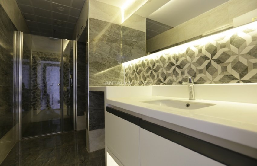 Panoramic View Chic Apartment in a Complex in Antalya Kepez 32