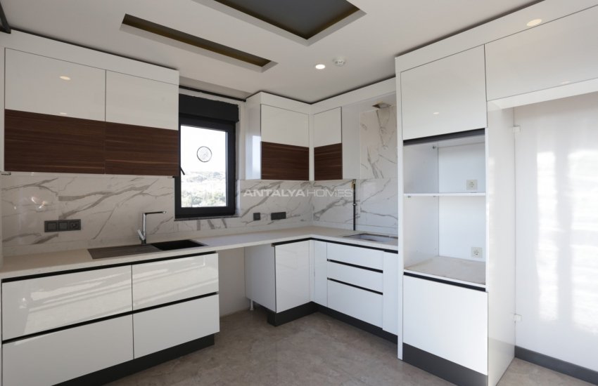 Panoramic View Chic Apartment in a Complex in Antalya Kepez 18