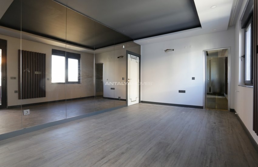 Panoramic View Chic Apartment in a Complex in Antalya Kepez 20