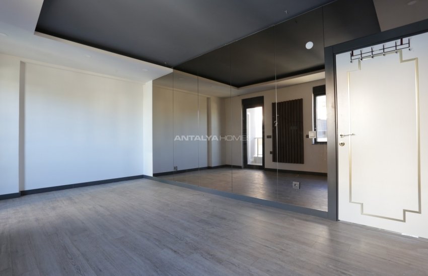 Panoramic View Chic Apartment in a Complex in Antalya Kepez 23