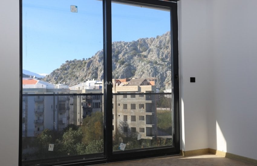 Stylish Flats in a Complex with Swimming Pool in Konyaalti 35