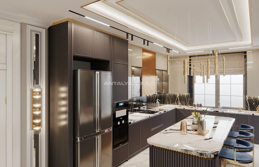 Alanya’da Deniz ve Kale Manzaralı Neoklasik Villa 12