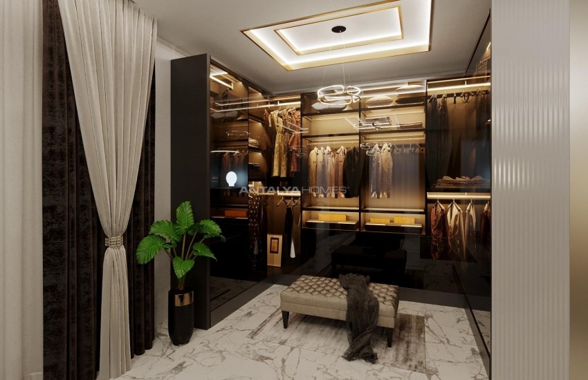 Alanya’da Deniz ve Kale Manzaralı Neoklasik Villa 22