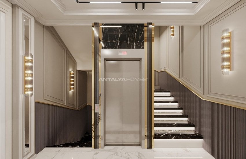 Alanya’da Deniz ve Kale Manzaralı Neoklasik Villa 15