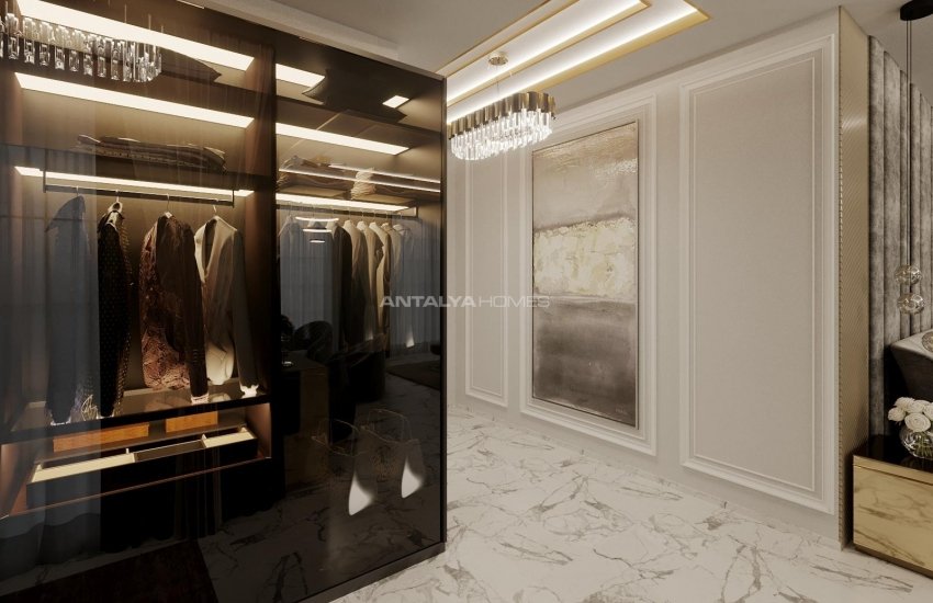 Alanya’da Deniz ve Kale Manzaralı Neoklasik Villa 18