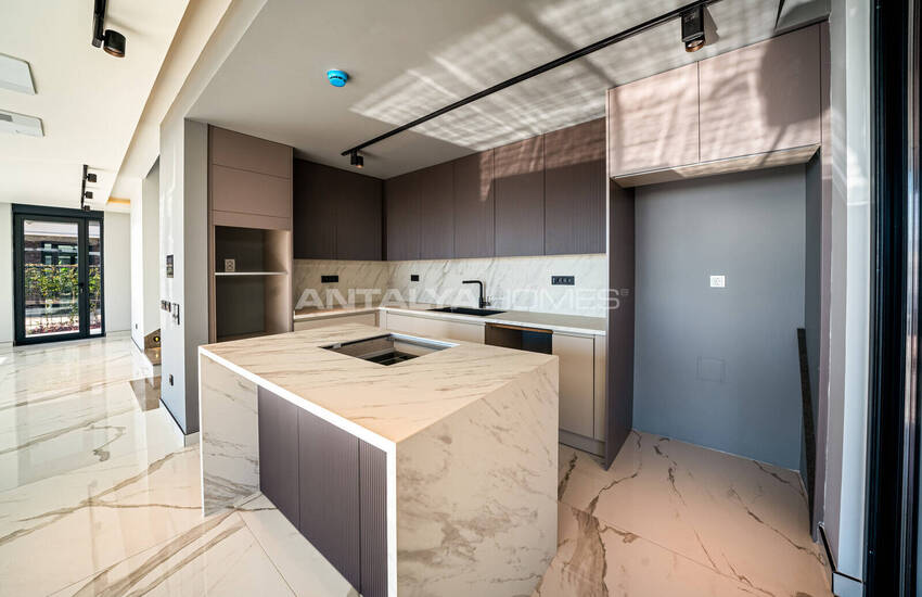 فلل فاخرة مع حديقة خاصة و إطلالة على البحر في ألانيا 13