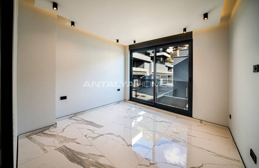 فلل فاخرة مع حديقة خاصة و إطلالة على البحر في ألانيا 16