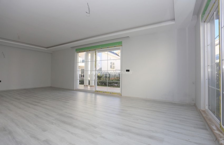 Detached Houses with Contemporary Design in Dosemealti 11