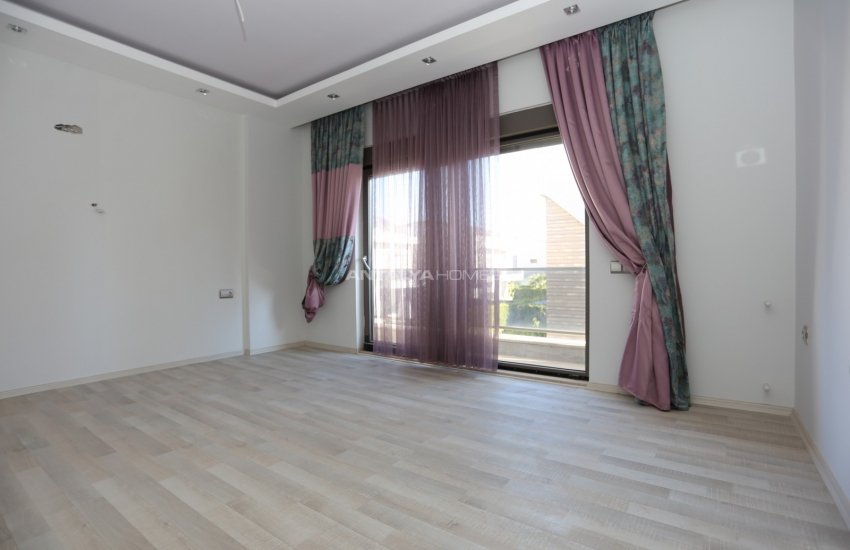 Spacious Triplex Houses with Private Gardens in Dosemealti 29