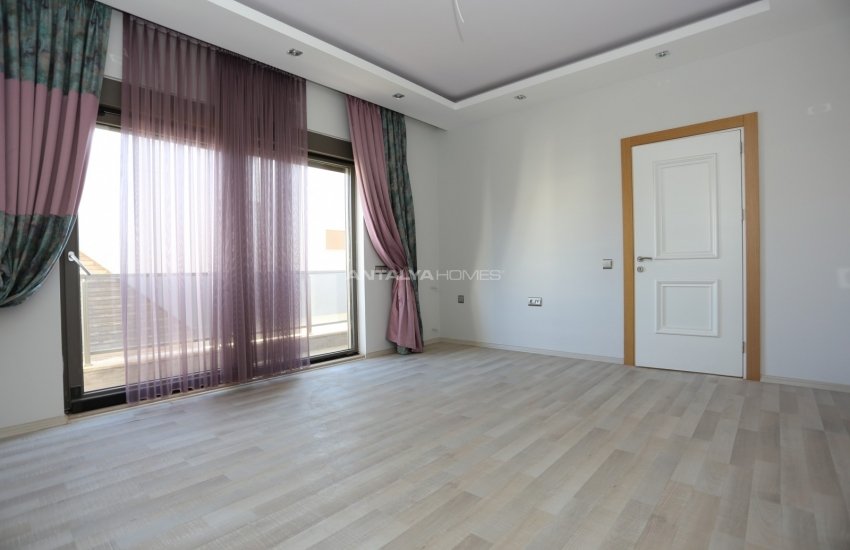 Spacious Triplex Houses with Private Gardens in Dosemealti 30