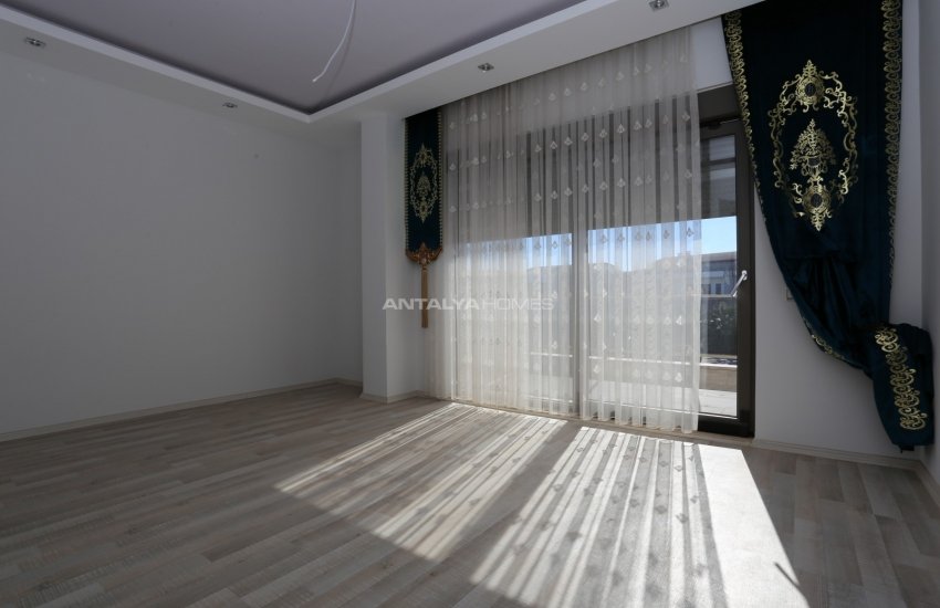 Spacious Triplex Houses with Private Gardens in Dosemealti 31