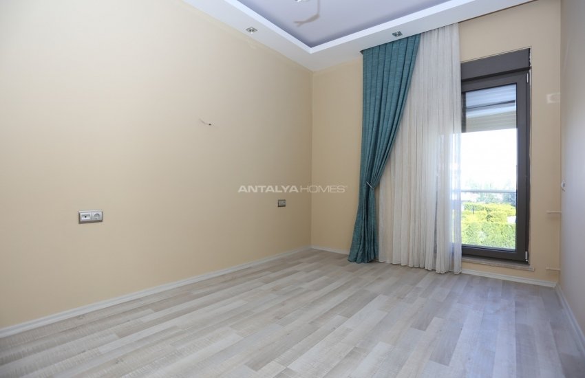 Spacious Triplex Houses with Private Gardens in Dosemealti 33