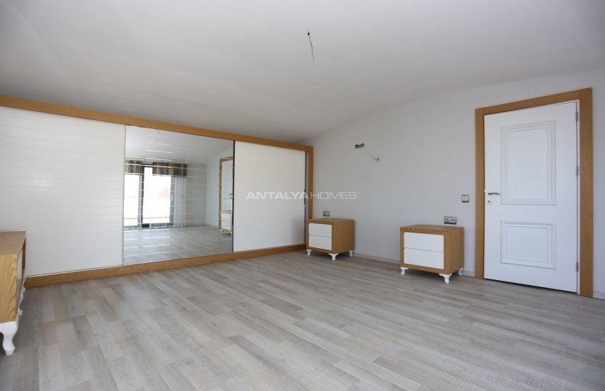 Spacious Triplex Houses with Private Gardens in Dosemealti 35