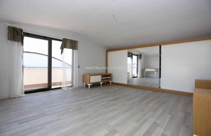 Spacious Triplex Houses with Private Gardens in Dosemealti 36