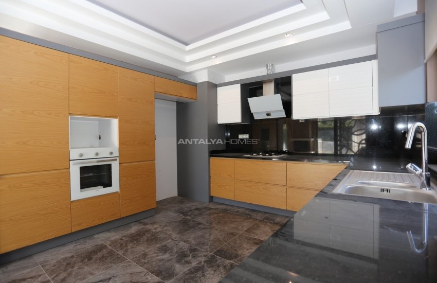 Spacious Triplex Houses with Private Gardens in Dosemealti 21