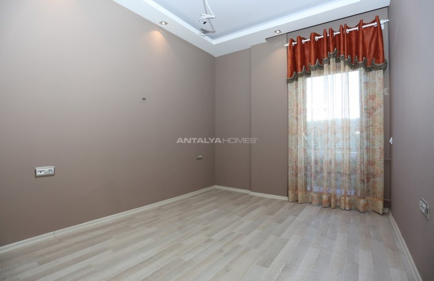 Spacious Triplex Houses with Private Gardens in Dosemealti 27