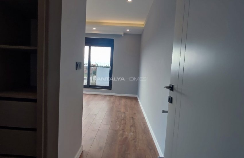 Modern Designed Apartment with Rich Features in Muratpasa 9