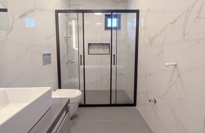Modern Designed Apartment with Rich Features in Muratpasa 17