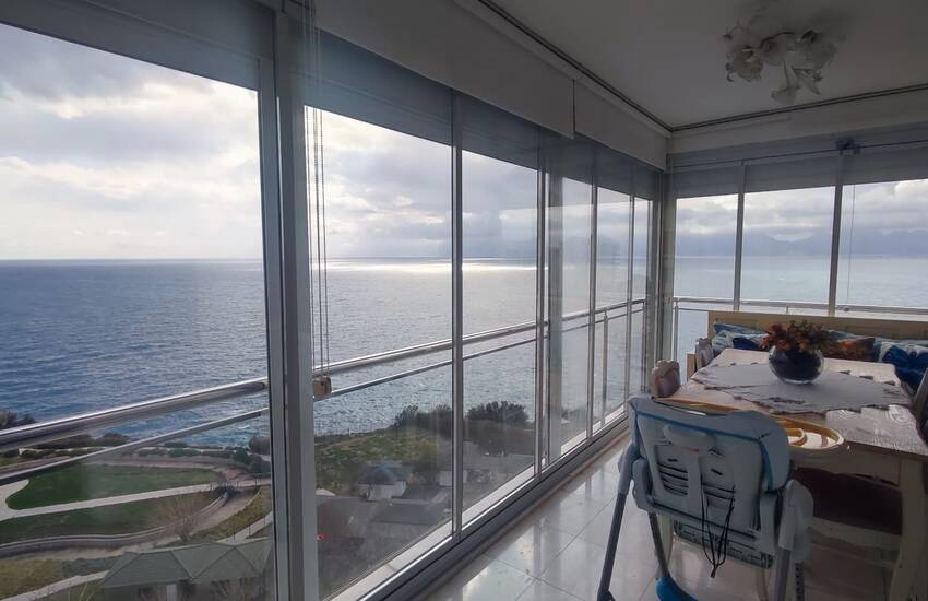 Contemporary Seafront Apartment in Muratpasa Antalya